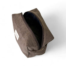Load image into Gallery viewer, Necessaire aus softem Cord chocolate