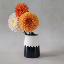 Load image into Gallery viewer, Vase Vulkan klein Säulen schwarz