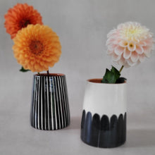 Load image into Gallery viewer, Vase Vulkan klein gestreift schwarz