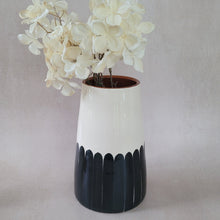 Load image into Gallery viewer, Vase Vulkan gross Säulen schwarz