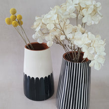 Load image into Gallery viewer, Vase Vulkan gross Säulen schwarz