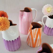 Load image into Gallery viewer, Maxi-Krug 1.5 l gestreift rosa