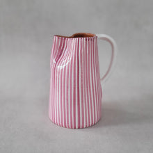 Load image into Gallery viewer, Maxi-Krug 1.5 l gestreift rosa