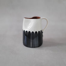 Load image into Gallery viewer, Krug 0.6 l Säulen schwarz