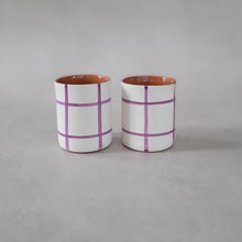 Load image into Gallery viewer, Kaffeebecher kariert lila