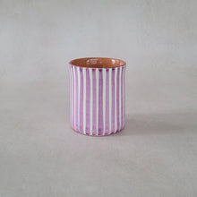 Lade das Bild in den Galerie-Viewer, Kaffeebecher gestreift lila