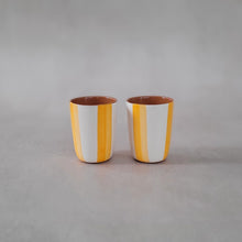 Lade das Bild in den Galerie-Viewer, Espressobecher zweifarbig gestreift tangerine
