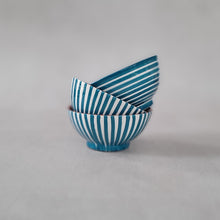 Load image into Gallery viewer, Tapasbowl geringelt petrol