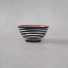 Load image into Gallery viewer, Tapasbowl geringelt schwarz