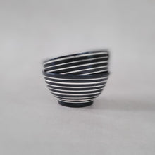 Load image into Gallery viewer, Tapasbowl geringelt schwarz