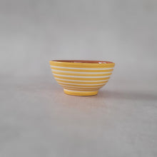 Load image into Gallery viewer, Tapasbowl geringelt ocker