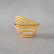 Load image into Gallery viewer, Tapasbowl geringelt ocker