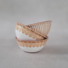 Load image into Gallery viewer, Müslischüssel gestreift beige