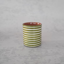 Load image into Gallery viewer, Kaffeebecher geringelt pistache