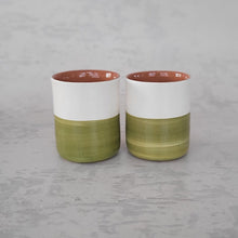 Lade das Bild in den Galerie-Viewer, Kaffeebecher halb pistache