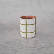 Load image into Gallery viewer, Kaffeebecher kariert pistache