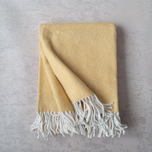 Lade das Bild in den Galerie-Viewer, Softest Cotton Blanket toasted yellow
