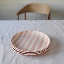 Lade das Bild in den Galerie-Viewer, Teller Stripes klein mauve