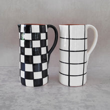 Load image into Gallery viewer, Gerader Krug gross 1.3 l kariert schwarz