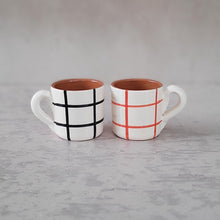 Lade das Bild in den Galerie-Viewer, Espressotasse kariert schwarz