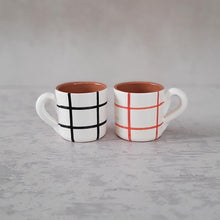Load image into Gallery viewer, Espressotasse kariert rot