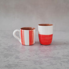 Load image into Gallery viewer, Espressotasse zweifarbig gestreift rot