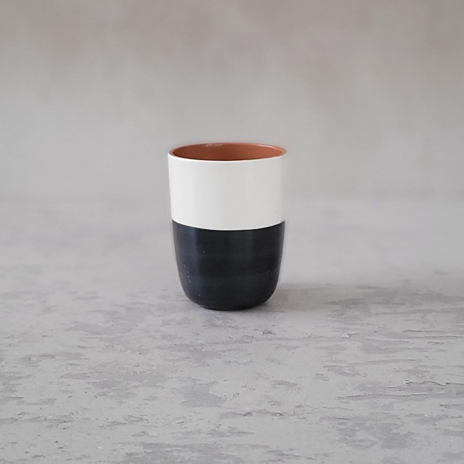 Espressobecher halb schwarz – alma barru
