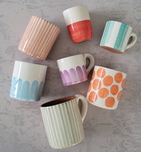 Load image into Gallery viewer, Kaffeebecher Punkte orange