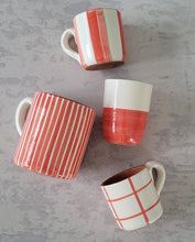 Load image into Gallery viewer, Tasse hoch gestreift rot