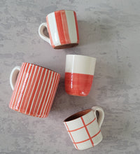 Load image into Gallery viewer, Espressotasse zweifarbig gestreift rot