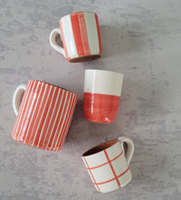 Load image into Gallery viewer, Espressotasse kariert rot
