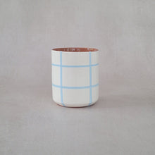 Load image into Gallery viewer, Kaffeebecher kariert babyblau