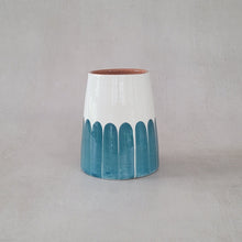 Load image into Gallery viewer, Vase Vulkan klein Säulen petrol
