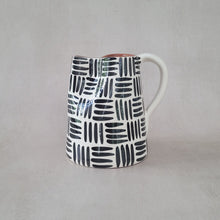 Lade das Bild in den Galerie-Viewer, Krug 0.6 l etnico schwarz