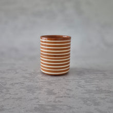 Load image into Gallery viewer, Kaffeebecher geringelt rost