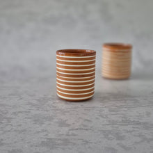 Load image into Gallery viewer, Kaffeebecher geringelt rost