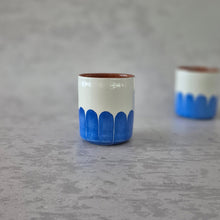 Load image into Gallery viewer, Kaffeebecher Säulen blau