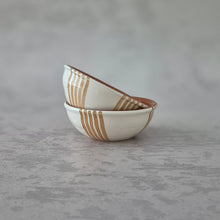 Load image into Gallery viewer, Tapasbowl gruppiert gestreift beige