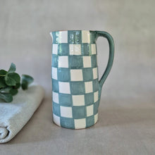 Load image into Gallery viewer, Gerader Krug gross 1.3 l check eukalyptus