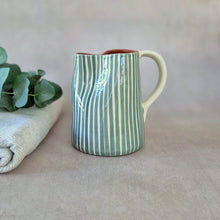 Load image into Gallery viewer, Krug 0.6 l gestreift eukalyptus