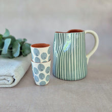 Load image into Gallery viewer, Krug 0.6 l gestreift eukalyptus