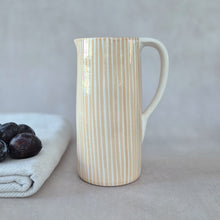 Load image into Gallery viewer, Gerader Krug gross 1.3 l gestreift beige
