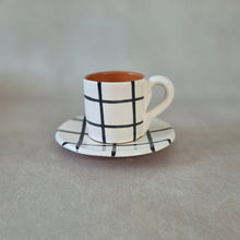 Load image into Gallery viewer, Kleiner Teller kariert schwarz
