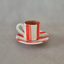 Load image into Gallery viewer, Kleiner Teller zweifarbig gestreift rot