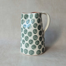 Load image into Gallery viewer, Maxi-Krug 1.5 l Punkte eukalyptus