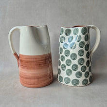 Load image into Gallery viewer, Maxi-Krug 1.5 l Punkte eukalyptus