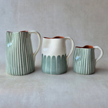 Load image into Gallery viewer, Mini-Krug gestreift eukalyptus