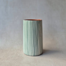 Load image into Gallery viewer, Gerade Vase gestreift eukalyptus