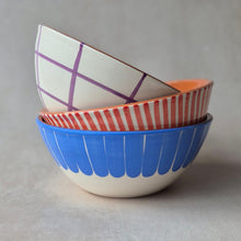 Load image into Gallery viewer, Salatschüssel medium gestreift rot