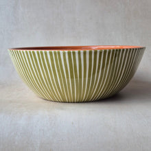 Load image into Gallery viewer, Salatschüssel gestreift pistache